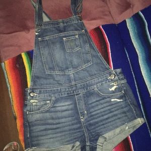 HOLLiSTeR OVEraLLz😍